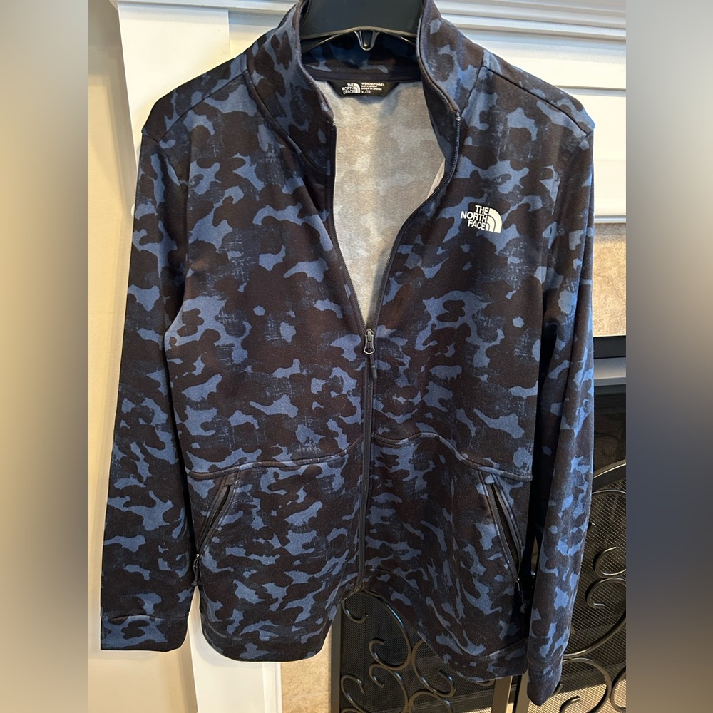 NORTH FACE FULL ZIP jacket. Women's size XL Blue/Black Camo